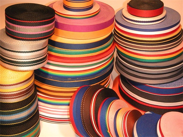 為什么丙綸長(cháng)絲制成的地毯受歡迎？