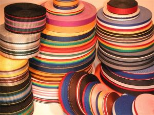 為什么丙綸長(cháng)絲制成的地毯受歡迎？